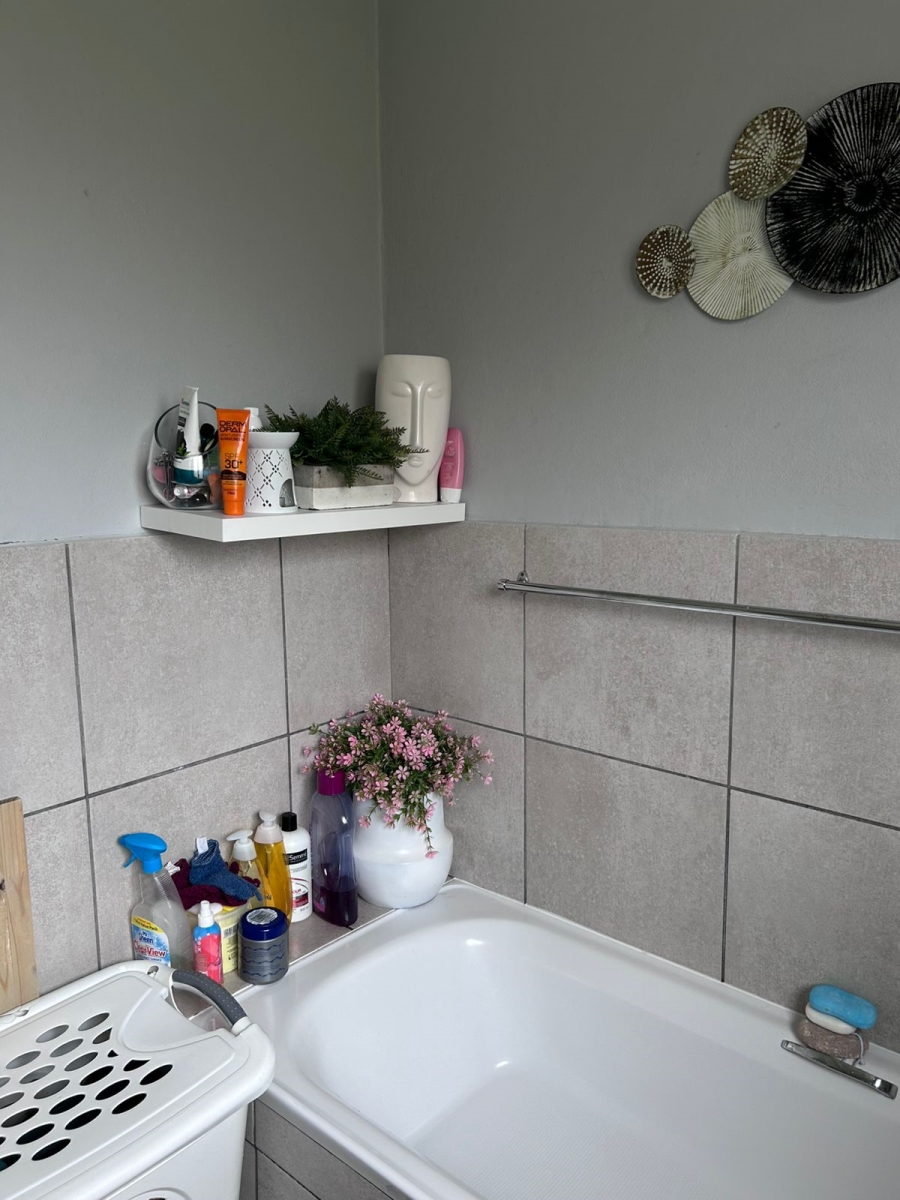 To Let 2 Bedroom Property for Rent in Waterval East North West